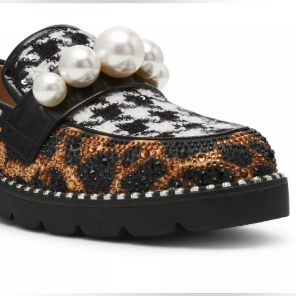 Betsey Johnson Black and Gold Leopard Flats with Pearls - Picture 4 of 6